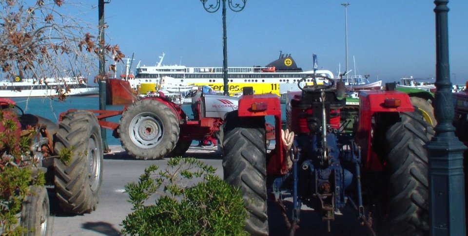 Παρέλυσαν Ζάκυνθος και Κεφαλονιά: Χιλιάδες κόσμου στις πορείες [εικόνες]  | iefimerida.gr 0