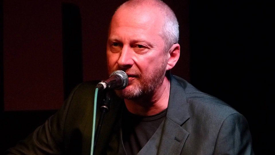 Πέθανε ο τραγουδιστής του «Wonderful Life» Κόλιν Βερνκόμπ [εικόνες & βίντεο]  | iefimerida.gr 6