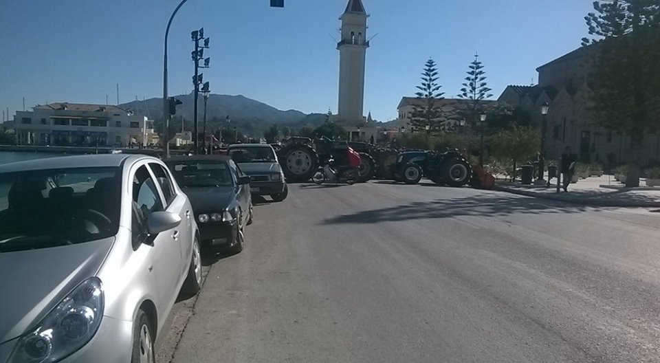 Παρέλυσαν Ζάκυνθος και Κεφαλονιά: Χιλιάδες κόσμου στις πορείες [εικόνες]  | iefimerida.gr 1