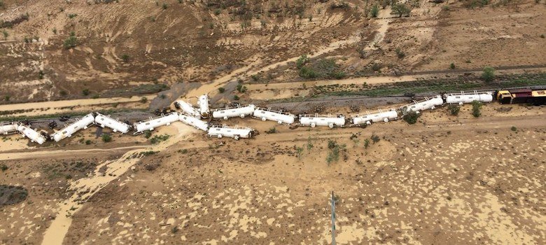 Τοξική απειλή στην Αυστραλία: Εκτροχιάστηκε τρένο που μετέφερε 200.000 λίτρα θειικού οξέος [εικόνες] | iefimerida.gr 3