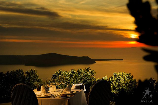 Από τη Ζάμπια μέχρι τη Μύκονο, αυτά τα τραπέζια για δύο έχουν την καλύτερη θέα στον κόσμο [εικόνες] | iefimerida.gr 9