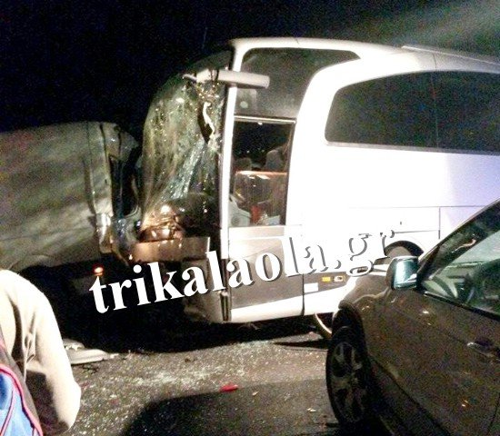 Νέες φωτογραφίες από τη φονική καραμπόλα στο Σχηματάρι -Αμορφες μάζες σιδερικών και πανικός [εικόνες] | iefimerida.gr 1