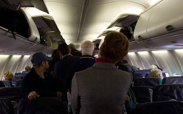 Τι δεν πρέπει να κάνετε στο αεροπλάνο -Τα 17 ΔΕΝ  [εικόνες] | iefimerida.gr 1