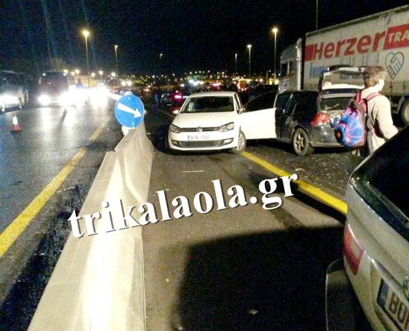 Νέες φωτογραφίες από τη φονική καραμπόλα στο Σχηματάρι -Αμορφες μάζες σιδερικών και πανικός [εικόνες] | iefimerida.gr 3