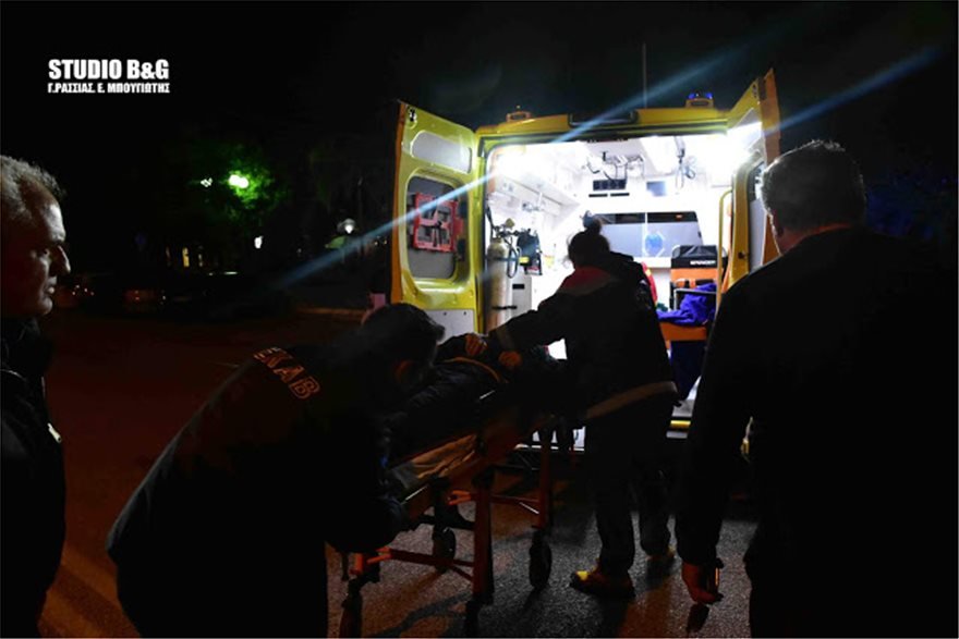 Σύγκρουση αυτοκινήτου με μηχανή στo Ναύπλιο, ένας τραυματίας [εικόνες] | iefimerida.gr 0