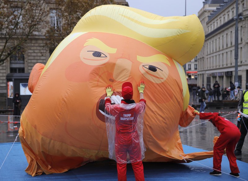 Γαλλία: 1.500 διαδηλωτές στο Παρίσι κατά του Ντόναλντ Τραμπ [εικόνες] | iefimerida.gr 2