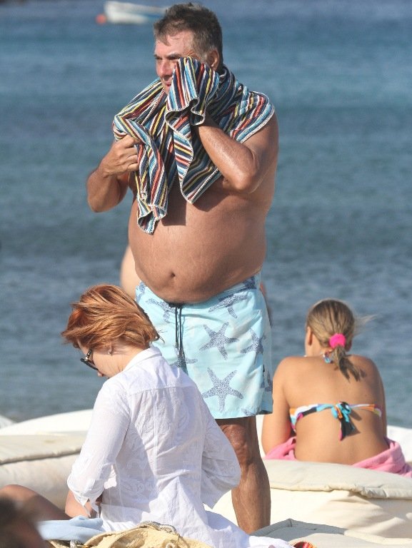 Οι καλοκαιρινές διακοπές του Γιώργου Τράγκα στη Μύκονο [εικόνες] | iefimerida.gr 2