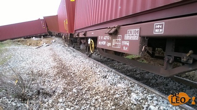 Εκτροχιάστηκε εμπορική αμαξοστοιχία έξω από τη Θεσσαλονίκη εξαιτίας της βροχής [εικόνες] | iefimerida.gr 1