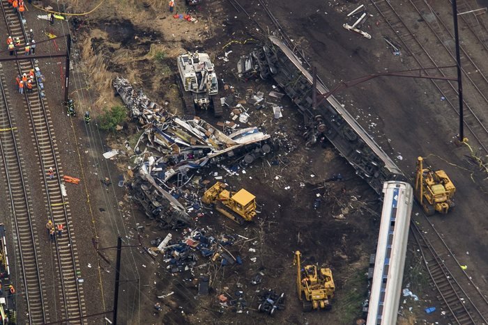 ΗΠΑ: Με διπλάσια ταχύτητα από το ανώτατο όριο έτρεχε το τρένο του θανάτου [εικόνες] | iefimerida.gr 1