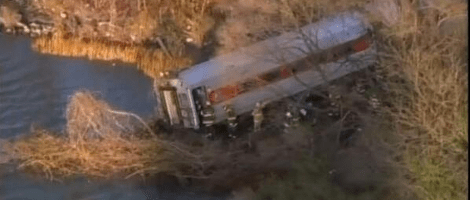 Eκτροχιασμός τρένου στο Μπρονξ - Τουλάχιστον 4 νεκροί και δεκάδες τραυματίες [εικόνες&βίντεο] | iefimerida.gr 2