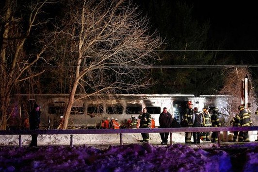 Τραγωδία στη Νέα Υόρκη: Τρένο καρφώθηκε σε αυτοκίνητο και τυλίχθηκε στις φλόγες [εικόνες & βίντεο] | iefimerida.gr 5