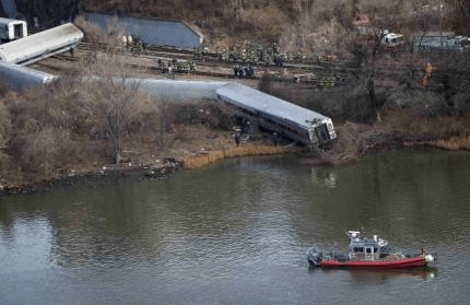 Eκτροχιασμός τρένου στο Μπρονξ - Τουλάχιστον 4 νεκροί και δεκάδες τραυματίες [εικόνες&βίντεο] | iefimerida.gr 5