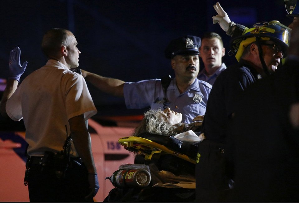 Τραγωδία στις ΗΠΑ: Τουλάχιστον 6 νεκροί και δεκάδες τραυματίες από εκτροχιασμό τρένου [εικόνες & βίντεο] | iefimerida.gr 8