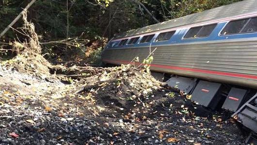 ΗΠΑ: Εκτροχιάστηκε τρένο στο Βέρμοντ – Τουλάχιστον 4 τραυματίες [εικόνες] | iefimerida.gr 0