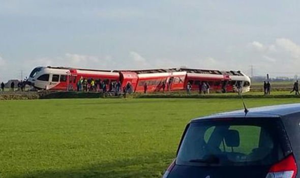 Εκτροχιάστηκε τρένο στην Ολλανδία -Πολλοί οι τραυματίες [εικόνες] | iefimerida.gr 0