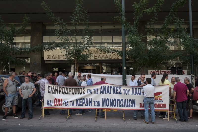 Οι εργαζόμενοι διαμαρτύρονται για την ιδιωτικοποίηση της ΤΡΑΙΝΟΣΕ [εικόνες] | iefimerida.gr 2