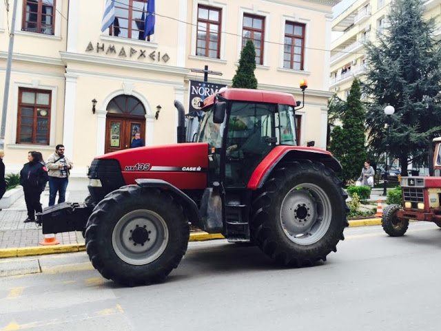 Γέμισε τρακτέρ το κέντρο της Βέροιας -Νέες κινητοποιήσεις από τους αγρότες της Ημαθίας [εικόνες] | iefimerida.gr 1