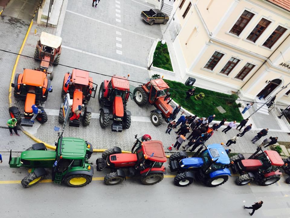 Γέμισε τρακτέρ το κέντρο της Βέροιας -Νέες κινητοποιήσεις από τους αγρότες της Ημαθίας [εικόνες] | iefimerida.gr 3