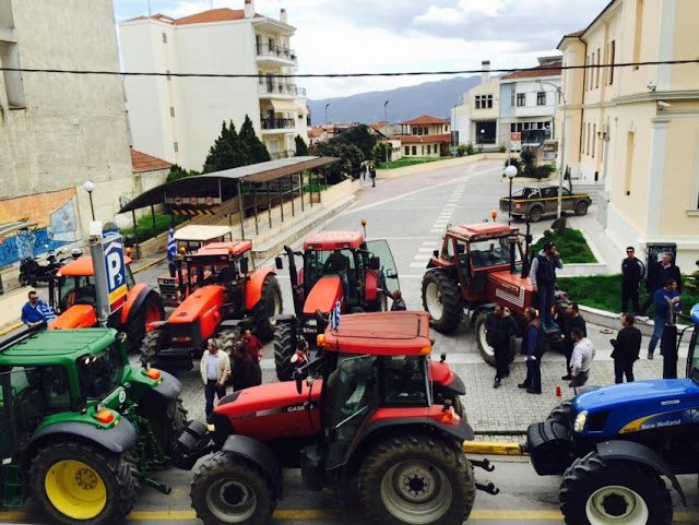 Γέμισε τρακτέρ το κέντρο της Βέροιας -Νέες κινητοποιήσεις από τους αγρότες της Ημαθίας [εικόνες] | iefimerida.gr 0