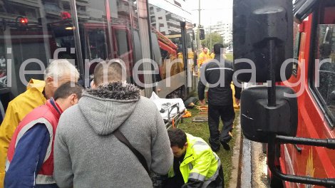 Τραγωδία στον Φλοίσβο -Συρμός του τραμ παρέσυρε και σκότωσε γυναίκα [εικόνες] | iefimerida.gr 4