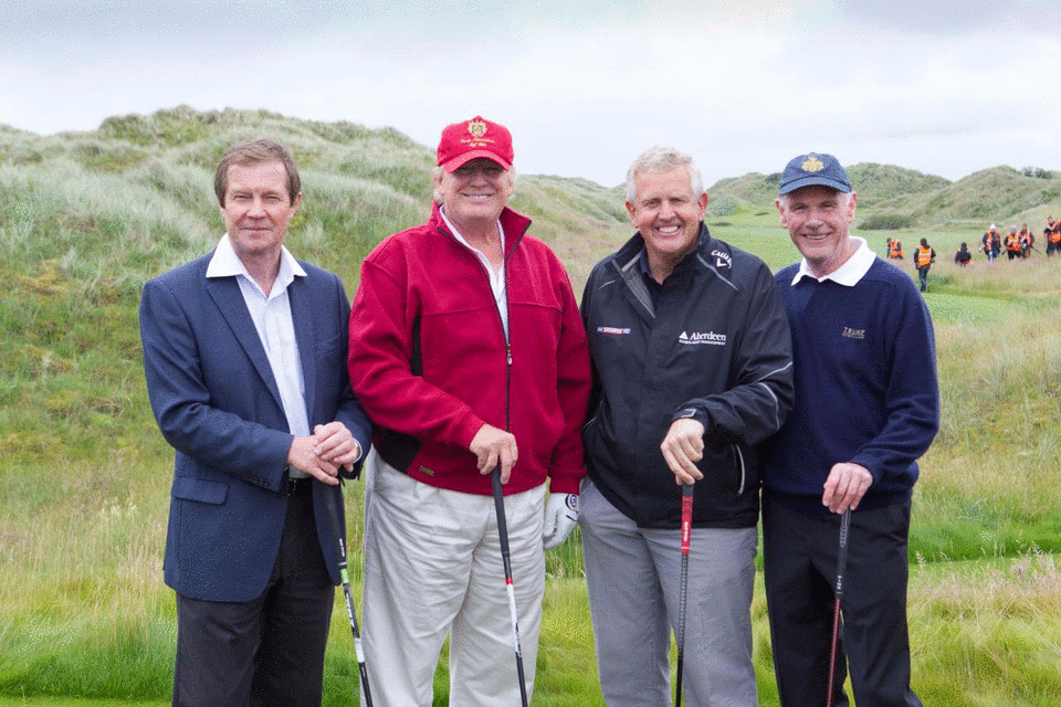 O Ντόναλντ Τραμπ πήγε να παίξει γκολφ στη Σκωτία και τον γιουχάισαν [εικόνες] | iefimerida.gr 2