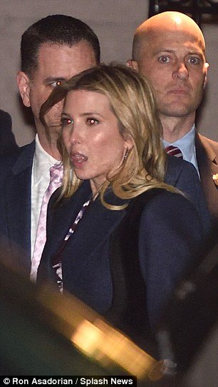 Ο Τραμπ σε πολυτελές δείπνο με την οικογένειά του χωρίς να ενημερώσει κανέναν [εικόνες & βίντεο] | iefimerida.gr 2