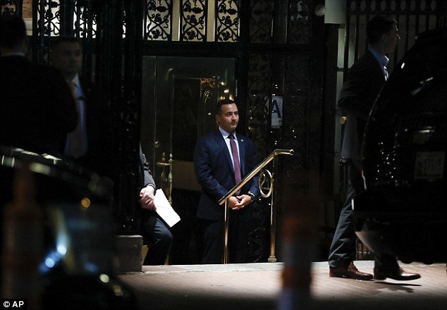 Ο Τραμπ σε πολυτελές δείπνο με την οικογένειά του χωρίς να ενημερώσει κανέναν [εικόνες & βίντεο] | iefimerida.gr 4