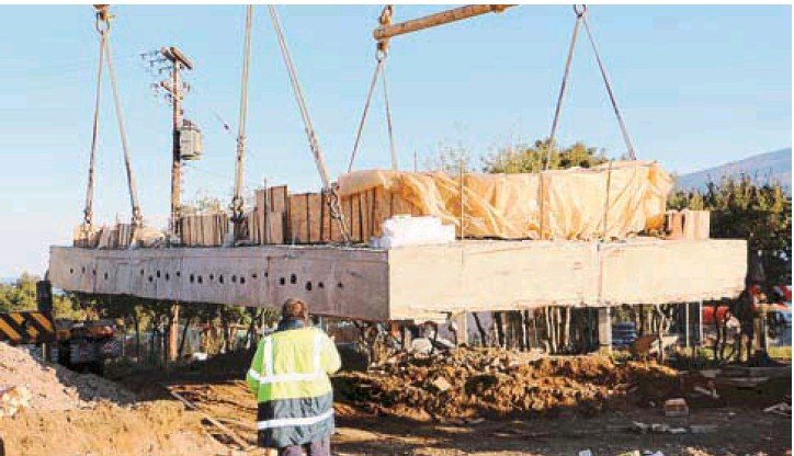 Απίστευτο: Νταλίκα μετέφερε σε απόσταση 15 χιλιομέτρων μνημείο βάρους 80 τόνων [εικόνες] | iefimerida.gr 1