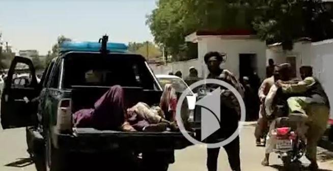 Μακελειό με δεκάδες νεκρούς και τραυματίες από επίθεση καμικάζι στο Αφγανιστάν [εικόνες & βίντεο] | iefimerida.gr 2