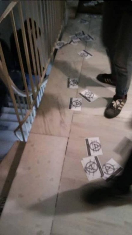 Θεσσαλονίκη: Εγραψαν συνθήματα έξω από το γραφείο της προέδρου των συμβολαιογράφων [εικόνες] | iefimerida.gr 1