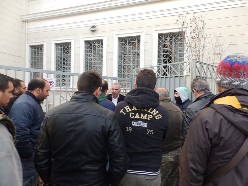 Κατάληψη της ΤτΕ στα Χανιά από αγρότες [εικόνες] | iefimerida.gr 1