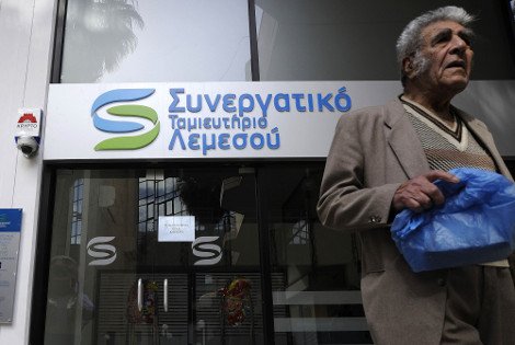Αυτή την εικόνα αντίκριζαν στα ΑΤΜ το πρωί του Σαββάτου οι Κύπριοι [εικόνες] | iefimerida.gr 0