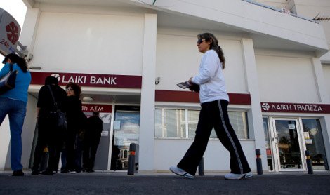 Αυτή την εικόνα αντίκριζαν στα ΑΤΜ το πρωί του Σαββάτου οι Κύπριοι [εικόνες] | iefimerida.gr 1