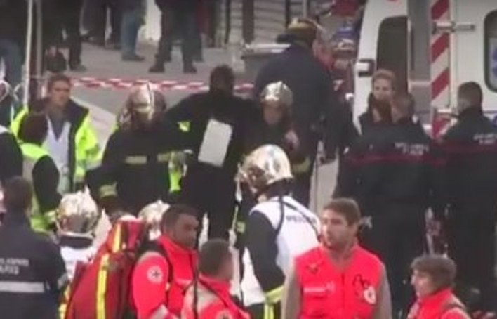 Μάχη στο Παρίσι: Σε κατάσταση πολιορκίας βρέθηκε το Σεν Ντενί | iefimerida.gr 0
