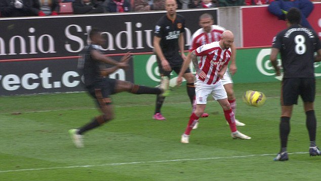 Πρέμιερ Λιγκ: Ο τρομακτικός τραυματισμός του Αϊρλαντ [εικόνες] | iefimerida.gr 1