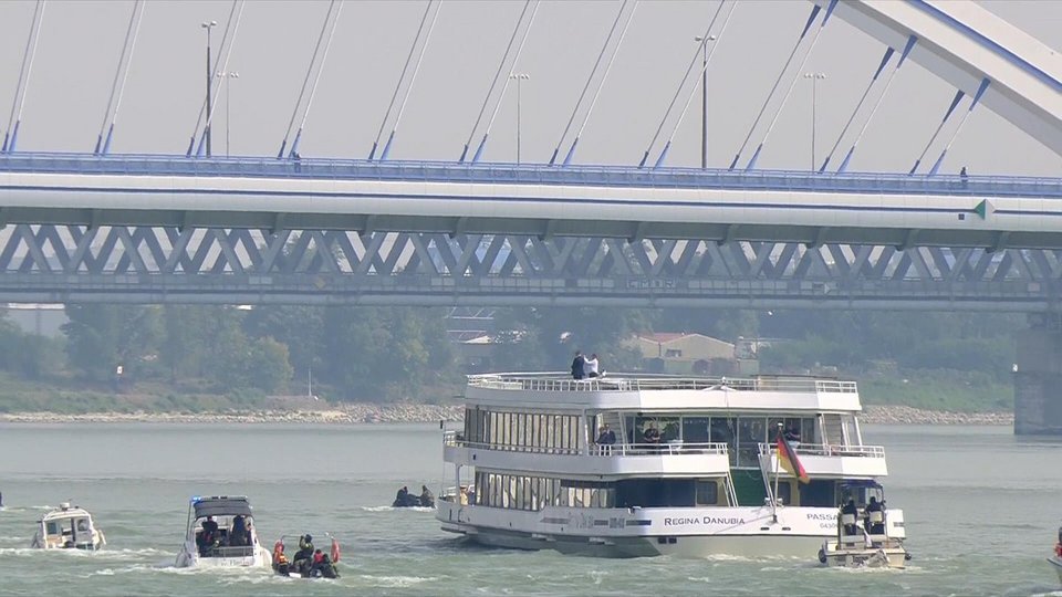 Κρουαζιέρα στον Δούναβη με λευκό κρασί για τους Ευρωπαίους ηγέτες [εικόνες] | iefimerida.gr 0