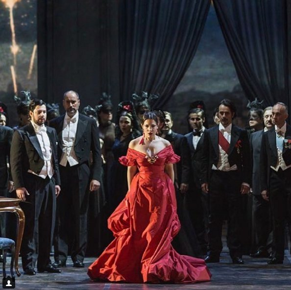 Παραμυθένια εμφάνιση Μαρί-Σαντάλ και Ολυμπίας στο μυθικό πάρτι του Valentino [εικόνες] | iefimerida.gr 0