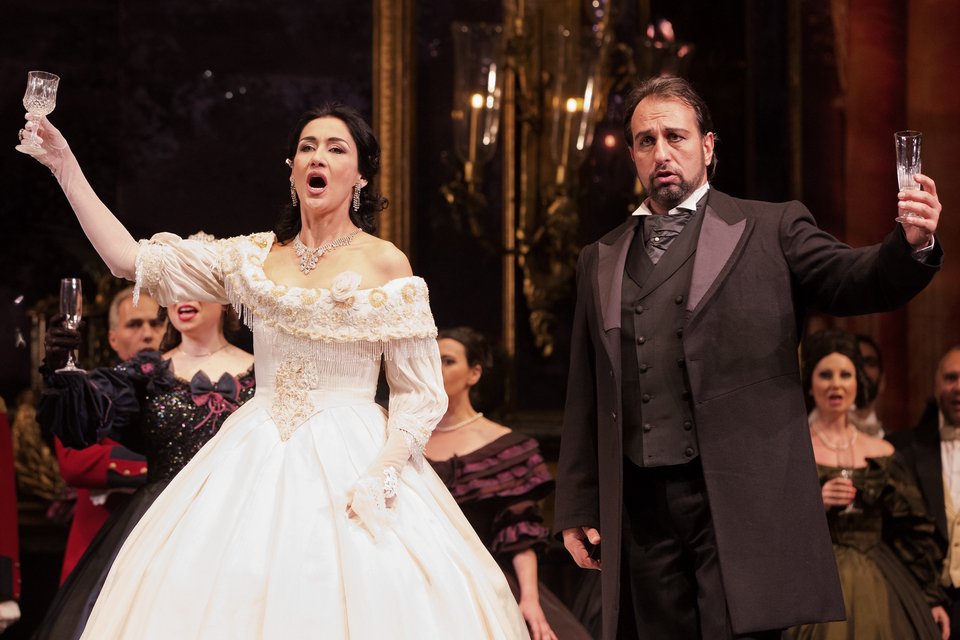 Οι πρώτες εικόνες από τις πρόβες της Λυρικής για την Τραβιάτα του Βέρντι [εικόνες] | iefimerida.gr 2