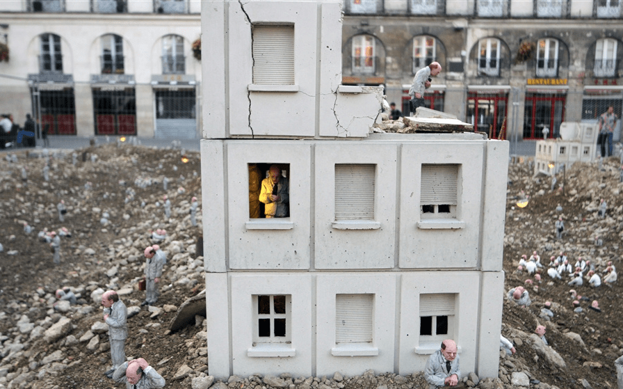 Το τέλος του καπιταλισμού στην τέχνη -Τι θα απογίνουν οι άνδρες με τα κοστούμια και τους μαύρους χαρτοφύλακες [εικόνες] | iefimerida.gr 0