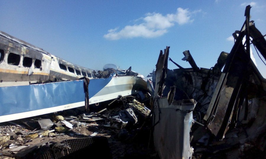 Τραγωδία από σύγκρουση τρένων στο Ιράν: 44 νεκροί, 103 τραυματίες [εικόνες] | iefimerida.gr 0