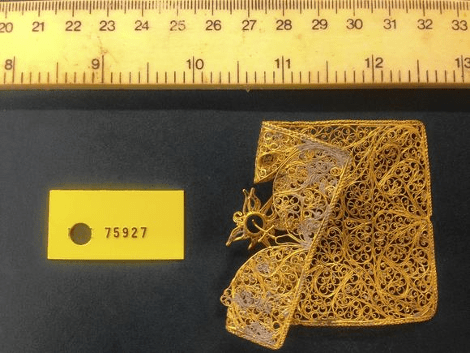 Οικογένεια ανακάλυψε σε ναυάγιο 300 χρόνια μετά πανάκριβο κόσμημα [εικόνες] | iefimerida.gr 0