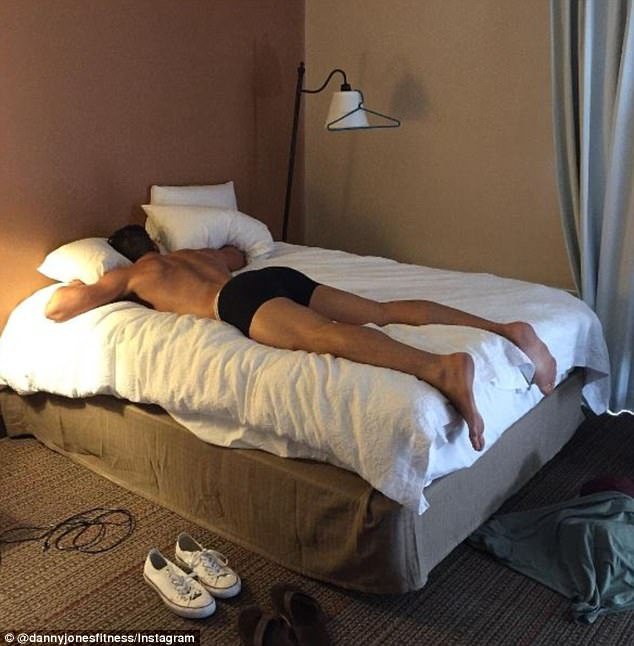 «Αυτός δεν είναι άνθρωπος, είναι δέντρο» -Χαμός στα social media με τον όμορφο γυμναστή... γίγαντα! [εικόνες] | iefimerida.gr 3