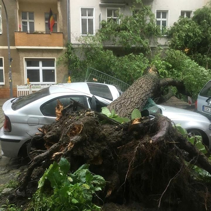 Κατάσταση έκτακτης ανάγκης στο Βερολίνο μετά από καταρρακτώδεις βροχές [εικόνες & βίντεο]  | iefimerida.gr 2