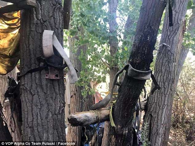 Φρικτό: Βρήκαν καταυλισμό κακοποίησης παιδιών με «δέντρο βιασμού» και υπόγειο γεμάτο παιχνίδια [εικόνες & βίντεο]  | iefimerida.gr 0