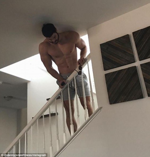 «Αυτός δεν είναι άνθρωπος, είναι δέντρο» -Χαμός στα social media με τον όμορφο γυμναστή... γίγαντα! [εικόνες] | iefimerida.gr 0