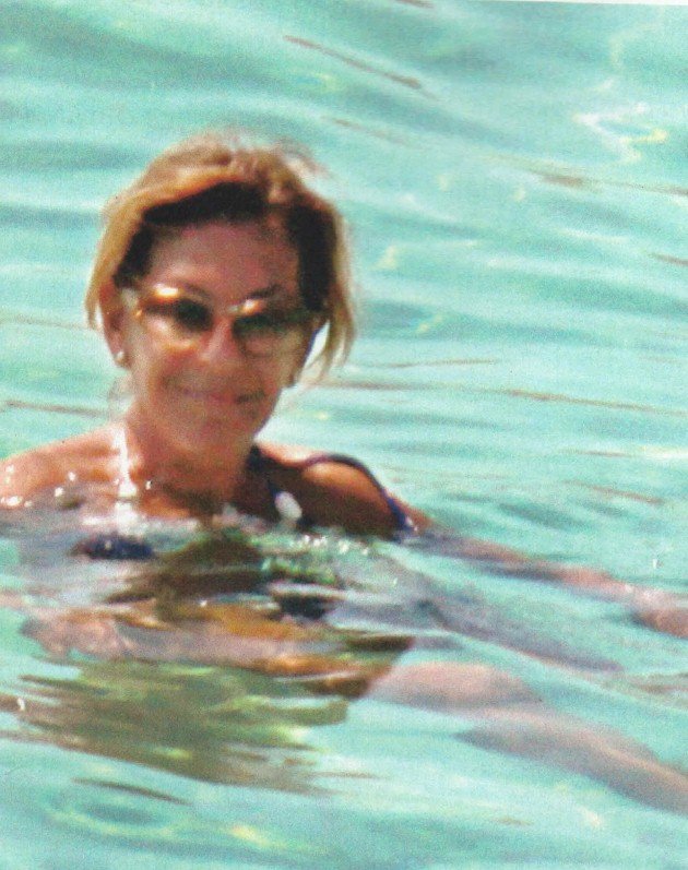 Το μακρύ καλοκαίρι της Ολγας Τρέμη: Στην Πάρο με μικροσκοπικό πουά μπικίνι [εικόνες] | iefimerida.gr 0