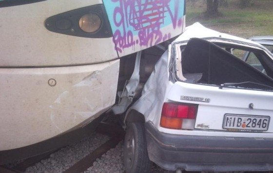 Σφοδρή σύγκρουση τρένου με Ι.Χ. στη Φθιώτιδα [εικόνες]  | iefimerida.gr 0