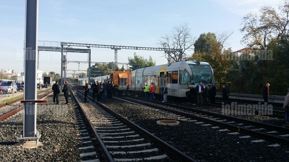 Σύγκρουση εμπορικής αμαξοστοιχίας με συρμό του προαστιακού στο Ρουφ [εικόνες] | iefimerida.gr 1