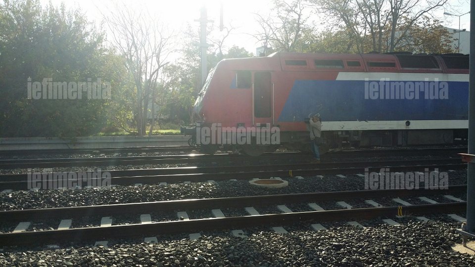 Σύγκρουση εμπορικής αμαξοστοιχίας με συρμό του προαστιακού στο Ρουφ [εικόνες] | iefimerida.gr 3