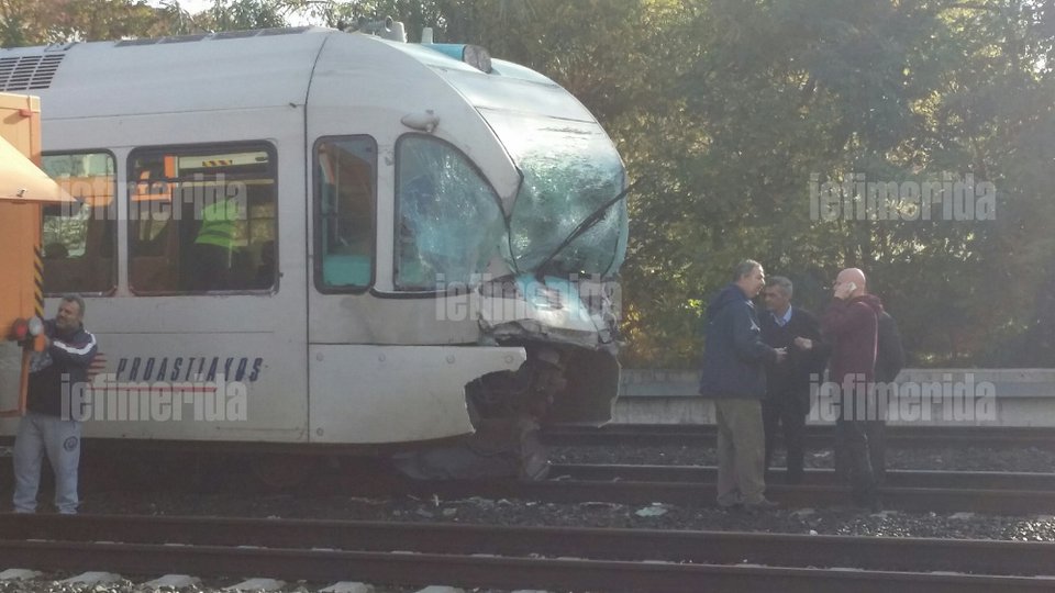 Σύγκρουση εμπορικής αμαξοστοιχίας με συρμό του προαστιακού στο Ρουφ [εικόνες] | iefimerida.gr 4